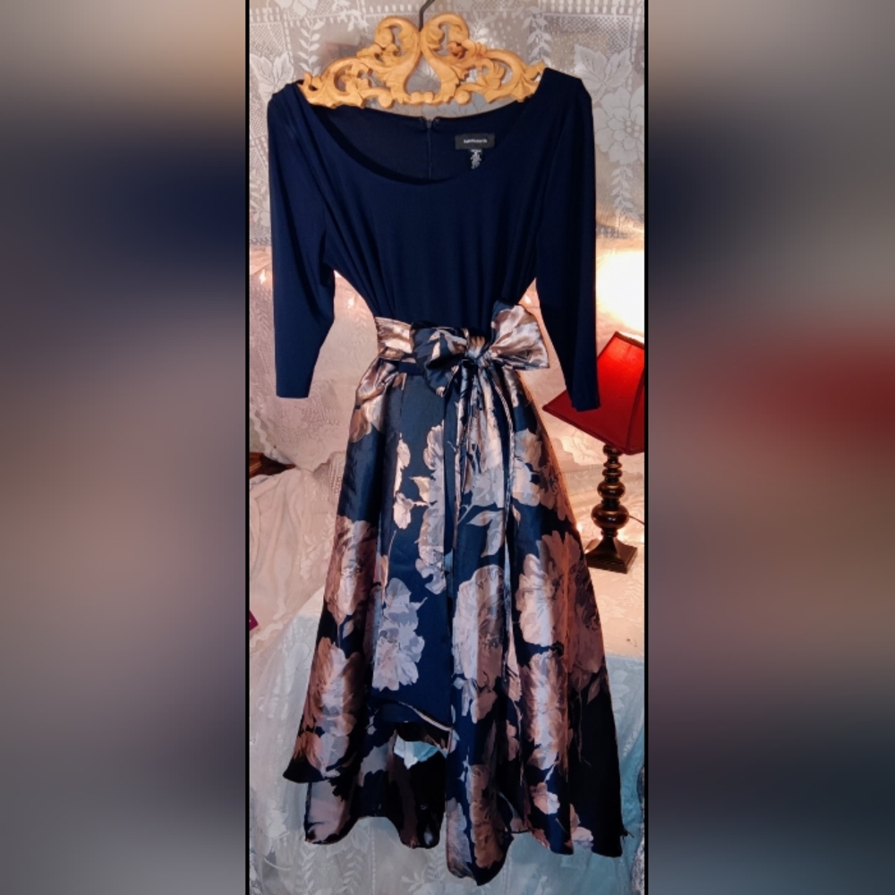 Sz 16 R& M Richards cascading hollow gown